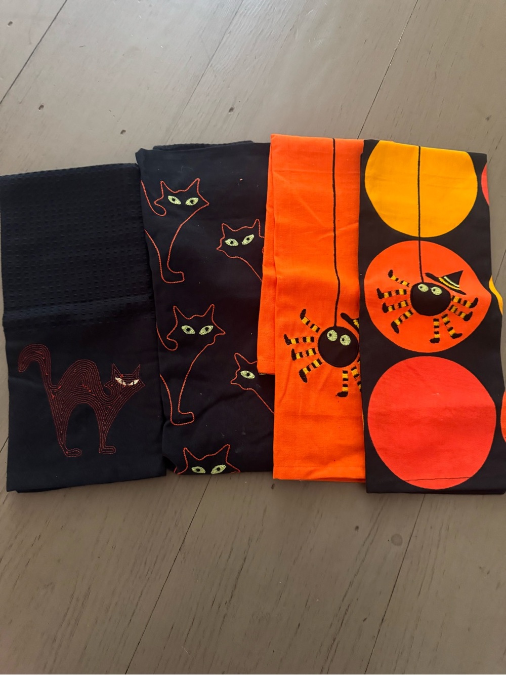 âď¸âď¸New Create and Barrel Halloween Dish towels ~set of 4